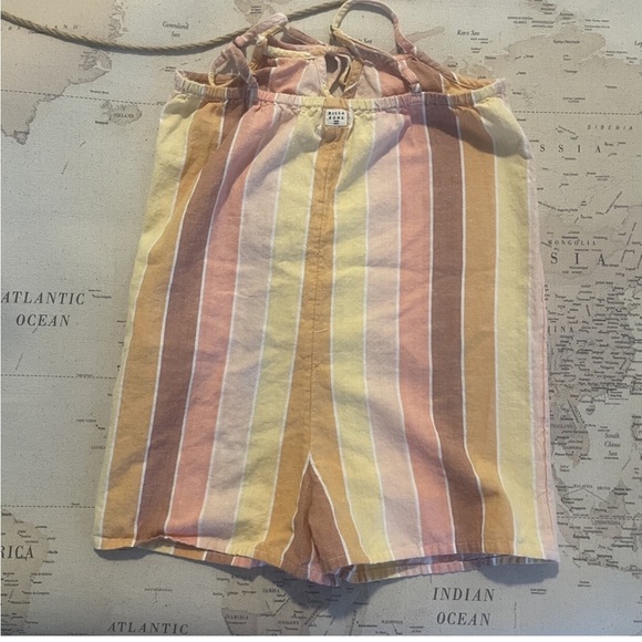 Billabong Striped Linen Romper
Size 8 - Picture 4 of 7